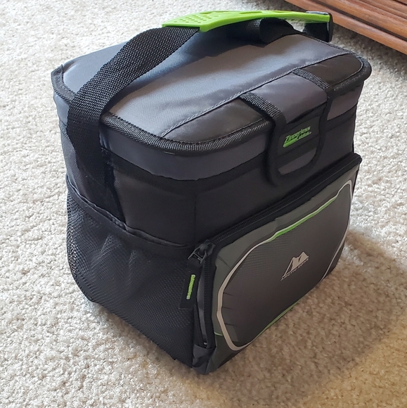 Zipperless Coldlok cooler with carrying strap - Picture 3 of 6